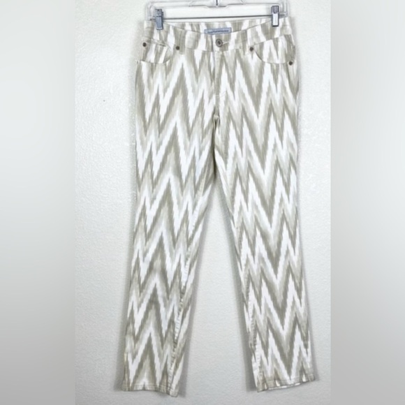 CHICOS 1 (8-10) Platinum denim Gray & White zigzag design Straight leg jeans. - Picture 1 of 15